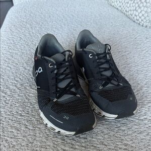 On Running Women’s 10 Athletic Shoes in Black and Gray Flaw see pics